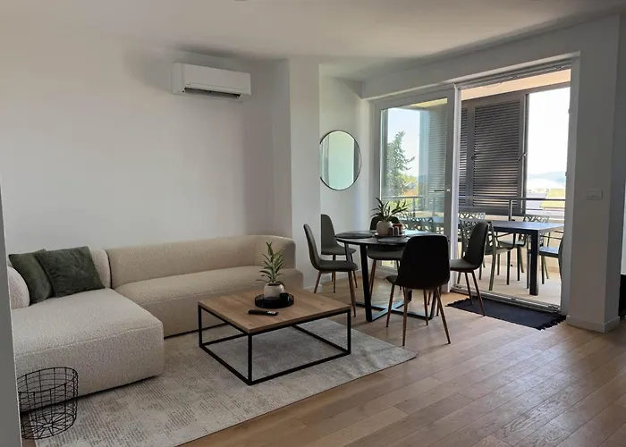 3 Bedroom Apartment La Casa Marcina